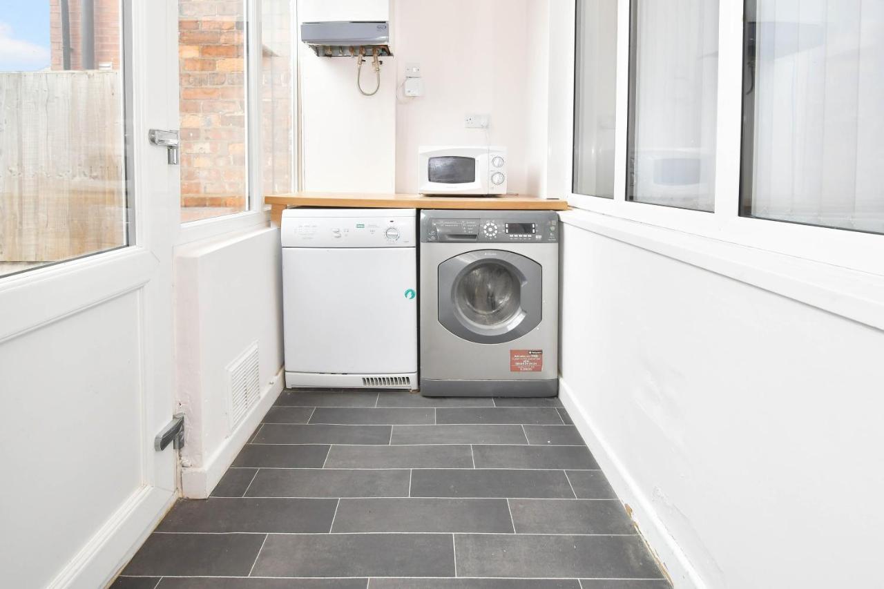 Wistaston House By Yourstays 5 Double Bedrooms And 2 Bathrooms, Great For Groups! Book Now! Crewe Exteriér fotografie