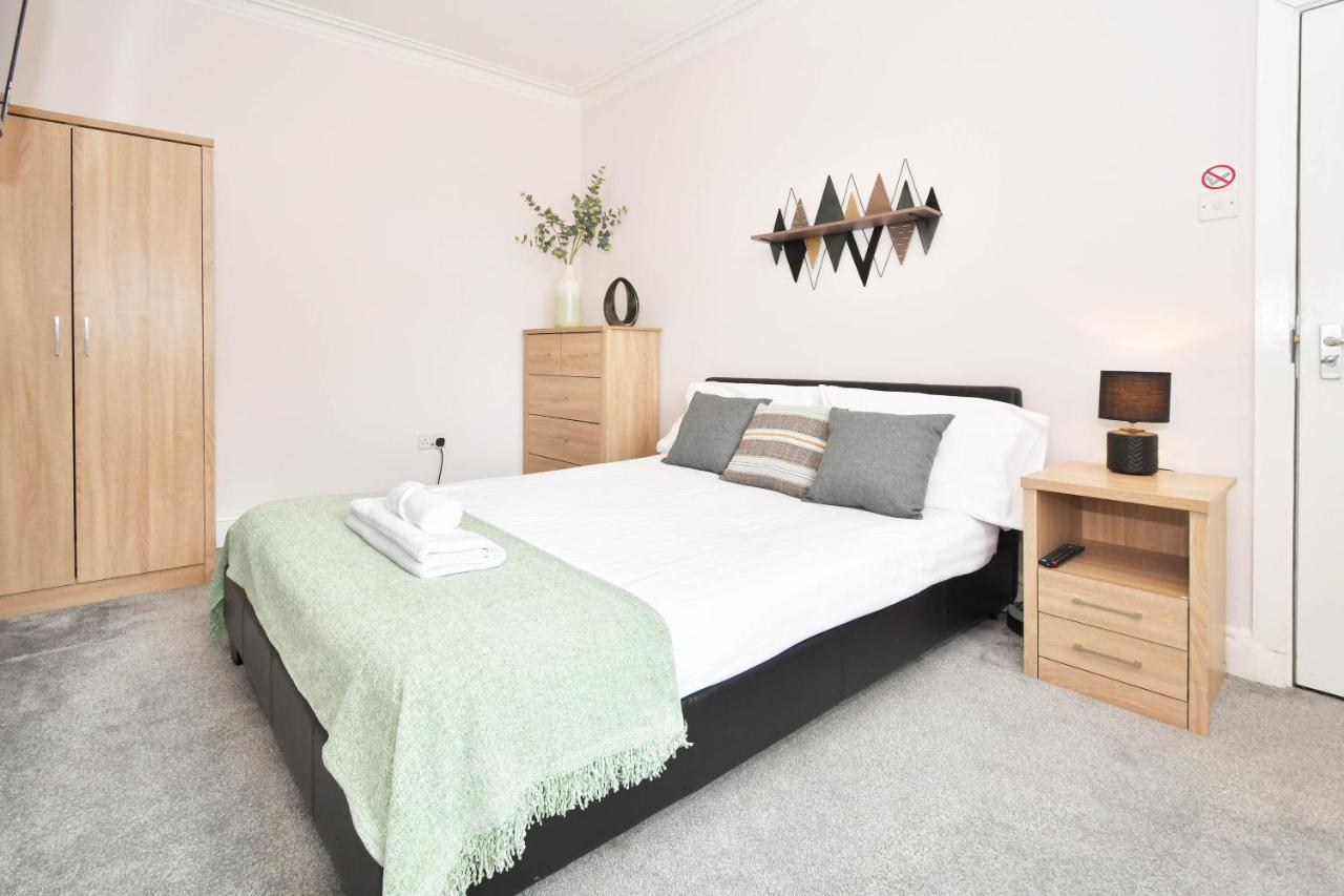 Wistaston House By Yourstays 5 Double Bedrooms And 2 Bathrooms, Great For Groups! Book Now! Crewe Exteriér fotografie