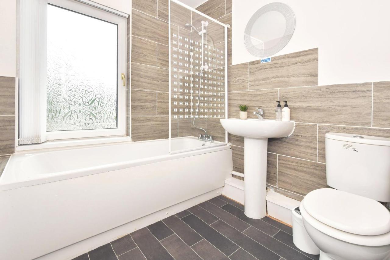 Wistaston House By Yourstays 5 Double Bedrooms And 2 Bathrooms, Great For Groups! Book Now! Crewe Exteriér fotografie