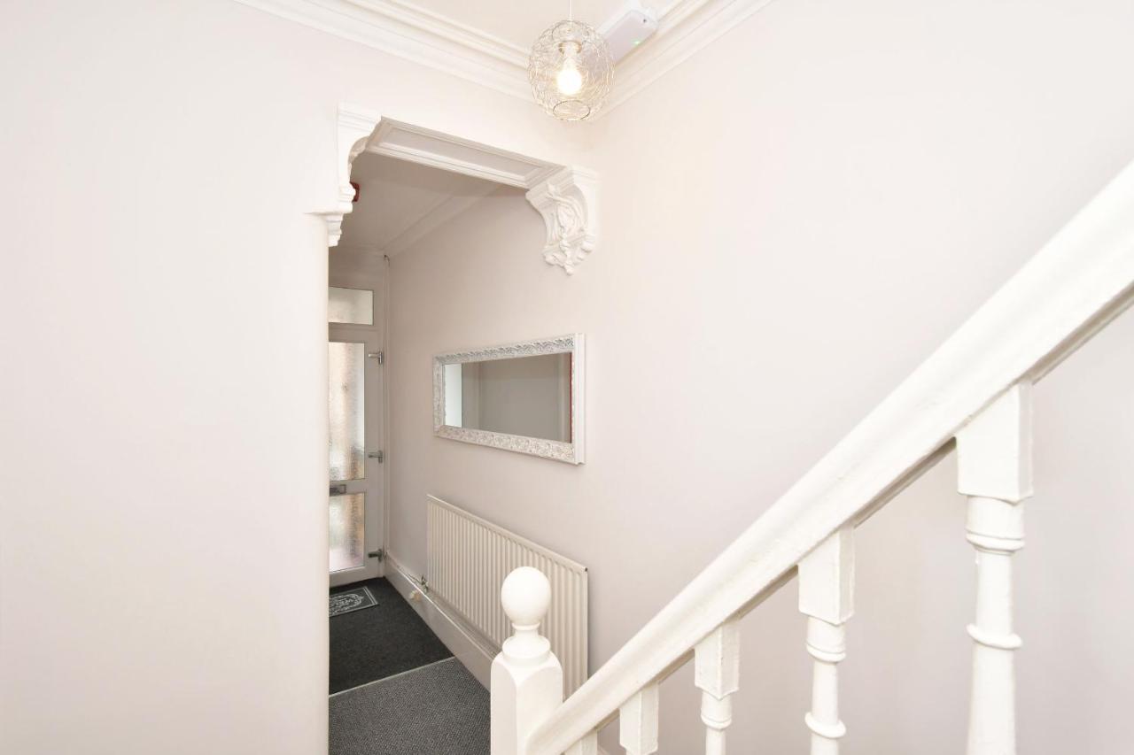 Wistaston House By Yourstays 5 Double Bedrooms And 2 Bathrooms, Great For Groups! Book Now! Crewe Exteriér fotografie
